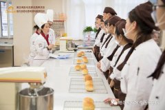 让甜品慰藉心灵，用热情烘焙生活_西点学习哪里